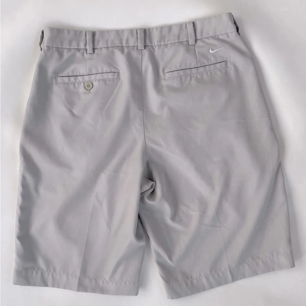 Nike Golf Men's Khaki Gray Shorts SIze 32 Medium
